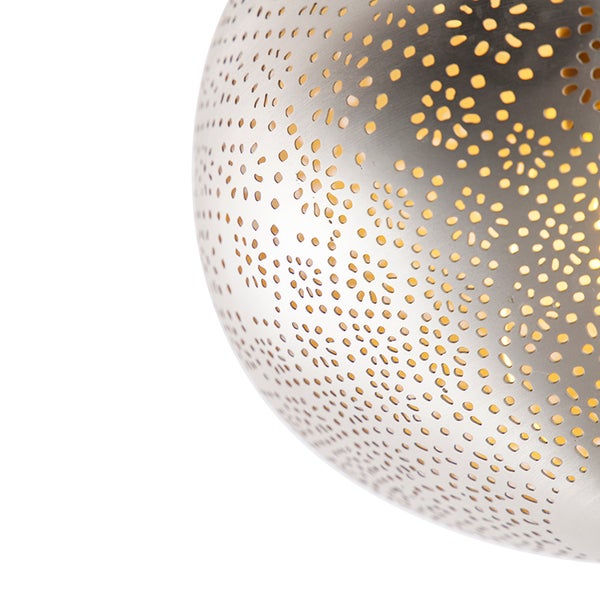 Metallene Hängelampe mit Lochmuster