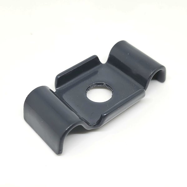 Rohrbefestigung aus Metall mit Loch