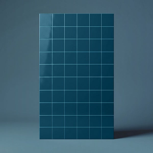 Wandfliesen im Quadratformat in einer Anordnung als Musterfläche.