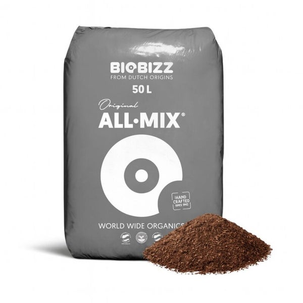 Biobizz Original All-Mix organische Blumenerde 50 Liter Sack mit einer Probe lockerer Erde davor.