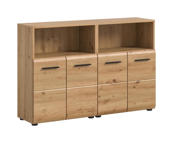 Modernes Sideboard in Holzoptik mit zwei offenen Fächern und vier Türen mit schwarzen Griffen.