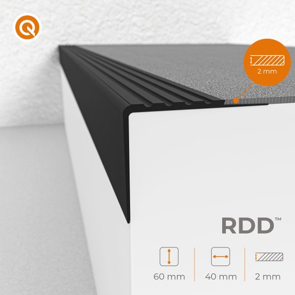 Treppenkantenprofil mit gerillter Oberfläche, RDD Logo, Qualitätssiegel, Höhe 60 Millimeter, Breite 40 Millimeter, Dicke 2 Millimeter.