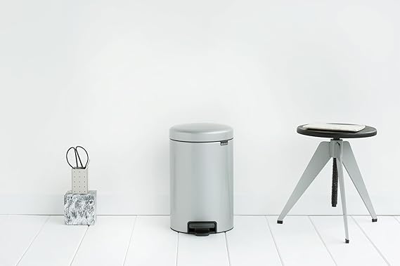 Brabantia Klassischer Tretmülleimer Mit Soft Verschluss 12 Liter HxBxT 41,1 x 25,1 x 33,8 cm Metall Metallik Grau