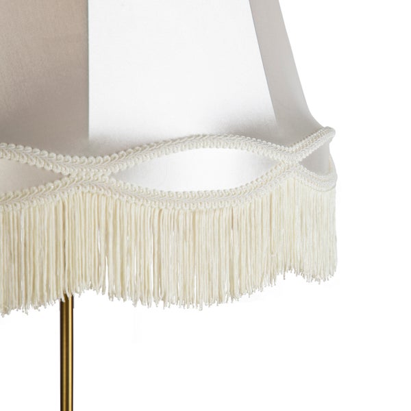 Detailaufnahme eines Lampenschirms mit Fransen