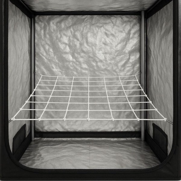 Innenansicht eines Growzelts mit Netz