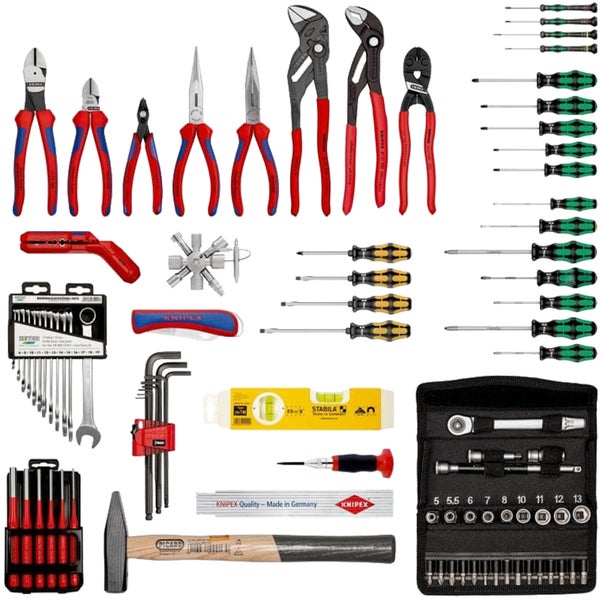 Sortiment an Handwerkzeugen, darunter Zangen, Schraubendreher, Hammer und Wasserwaage