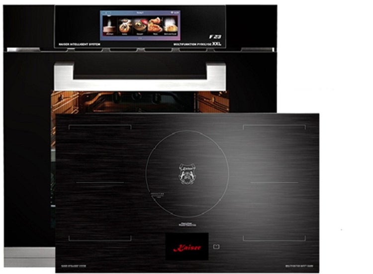 Einbau Backofen mit Pyrolyse Funktion und Induktionskochfeld von Kaiser im Set.