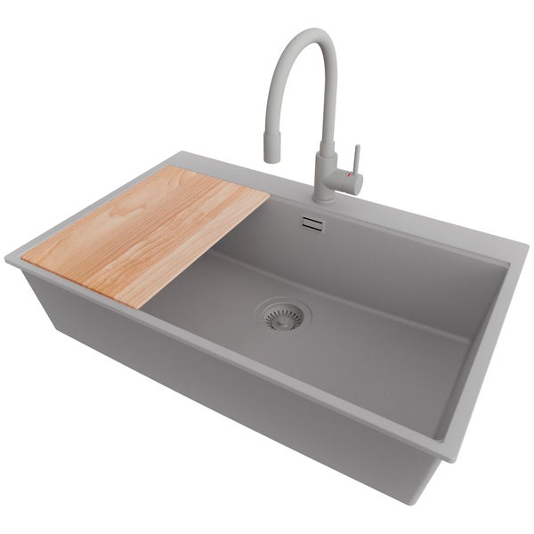 Spüle mit Armatur und Schneidebrett