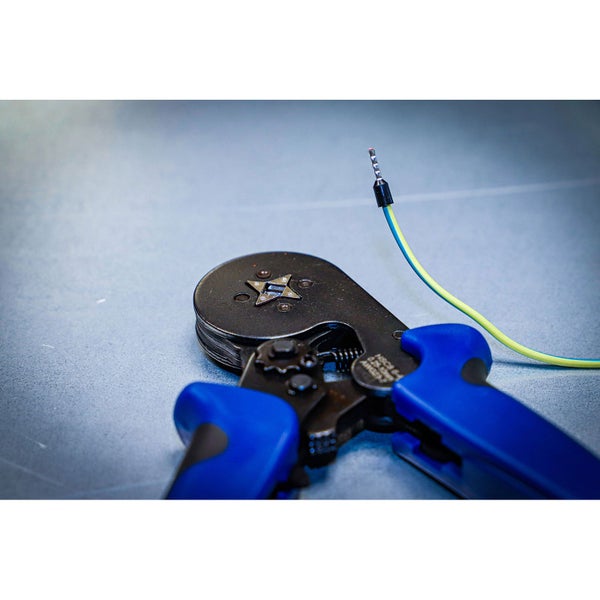 Aderendhülsenzange mit Aderendhülse