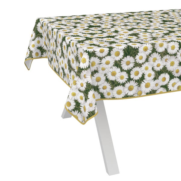 Tisch mit Tischdecke mit Gänseblümchenmuster