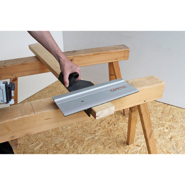 Kappschiene mit Schiebegriff und Makita Logo Rollbandmass 3,5 Meter als Gratis Zugabe