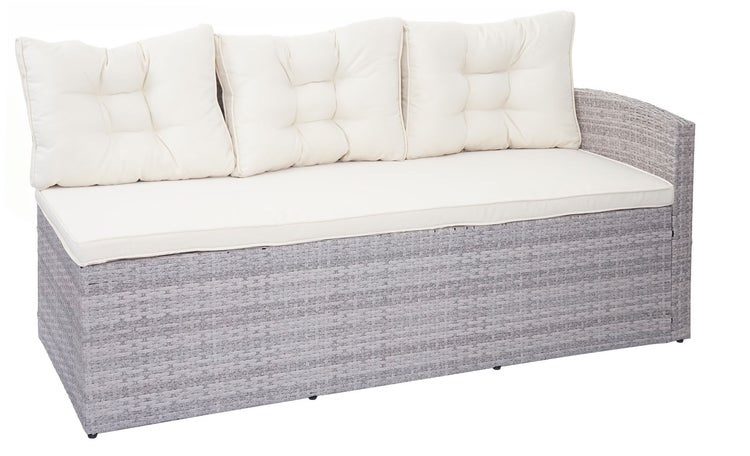 Graues Gartensofa Drei-Sitzer aus Polyrattan mit cremefarbenen Sitzkissen und drei Rückenkissen.