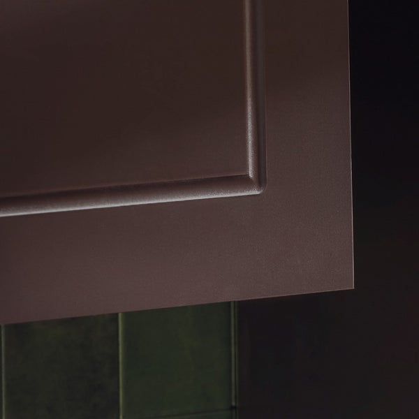 Detailaufnahme einer Schranktür mit Rahmenprofil