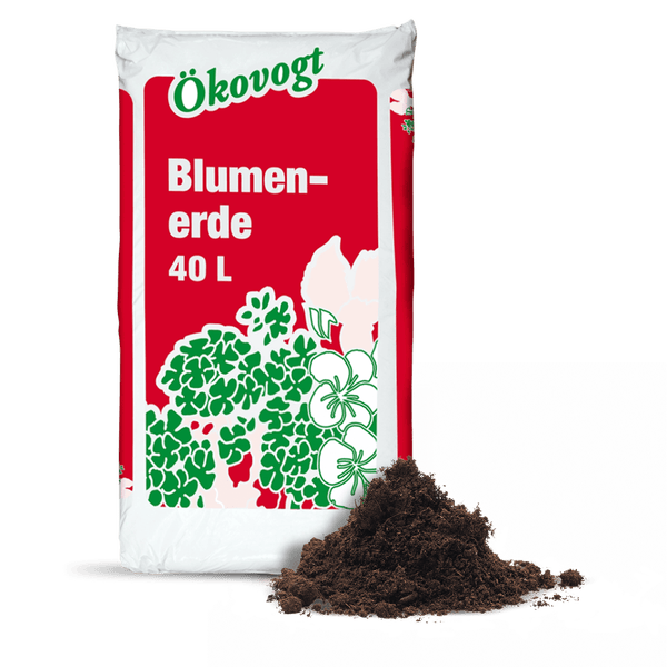 Ökovogt Blumenerde 40 Liter Sack mit einem Häufchen Erde.