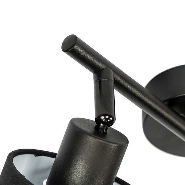 Nahaufnahme eines schwarzen Metallstrahlers mit verstellbarem Gelenk und Halterungsarm.