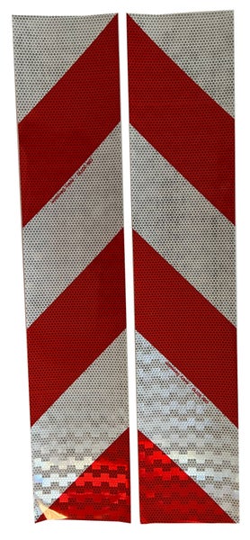 Zwei rot-weiß schraffierte Warnmarkierungen