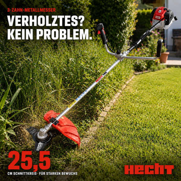 Hecht Benzin-Motorsense mit 3-Zahn-Metallmesser und 25,5 Zentimeter Schnittkreis bei dichtem Bewuchs im Garten.