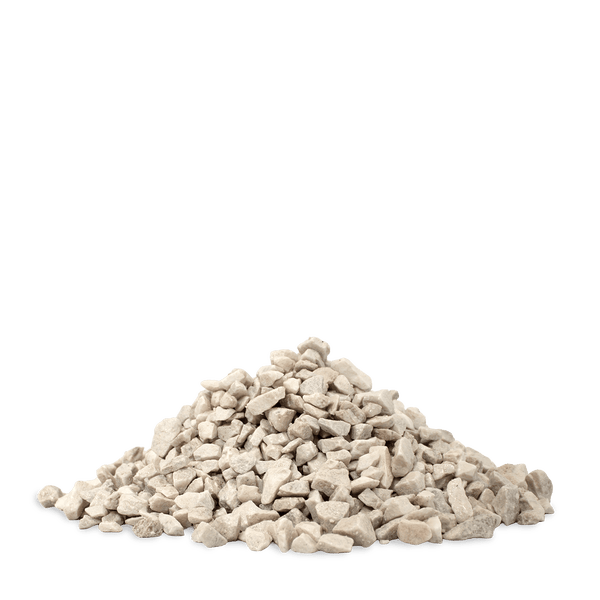 Haufen feiner Ziersplitt aus Naturstein für Garten- und Landschaftsbau.