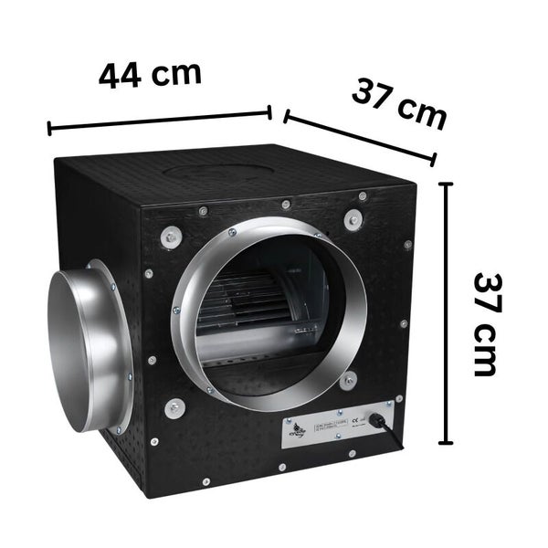 Schallisolierte Abluftbox mit den Maßen 44 Zentimeter Länge, 37 Zentimeter Breite und 37 Zentimeter Höhe.