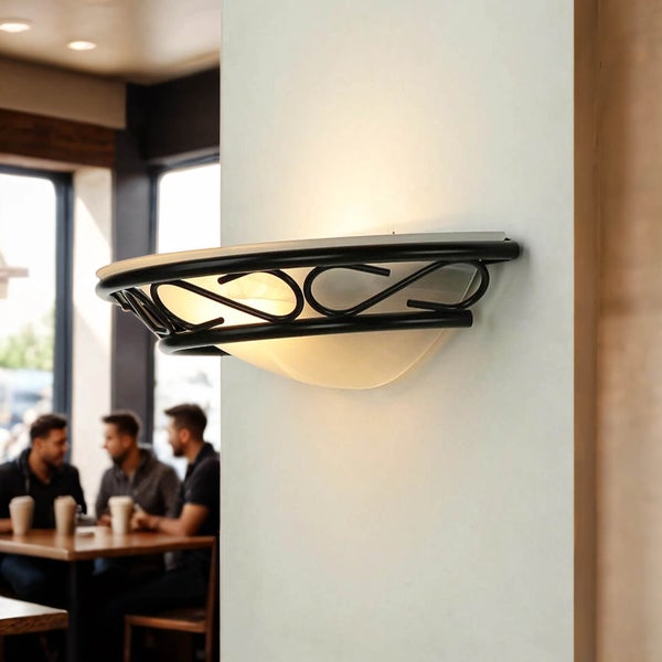 Wandleuchte mit Metallgestell und Lampenschirm aus Glas