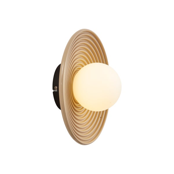 Moderne Wandleuchte mit spiralförmigem Design und einer kugelförmigen Glaskugel als Lichtquelle für den Innenbereich