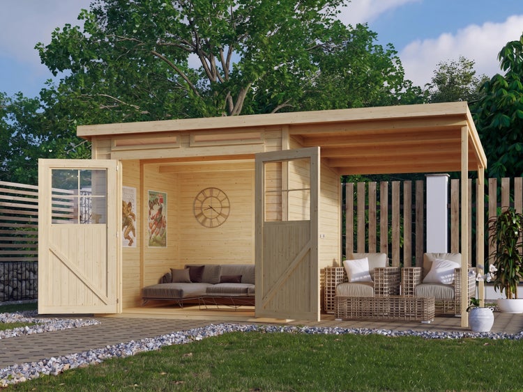 Modernes Gartenhaus aus Holz mit Flachdach und Schleppdach, Doppeltür mit Glaseinsätzen, eingerichtet mit gemütlichen Gartenmöbeln.