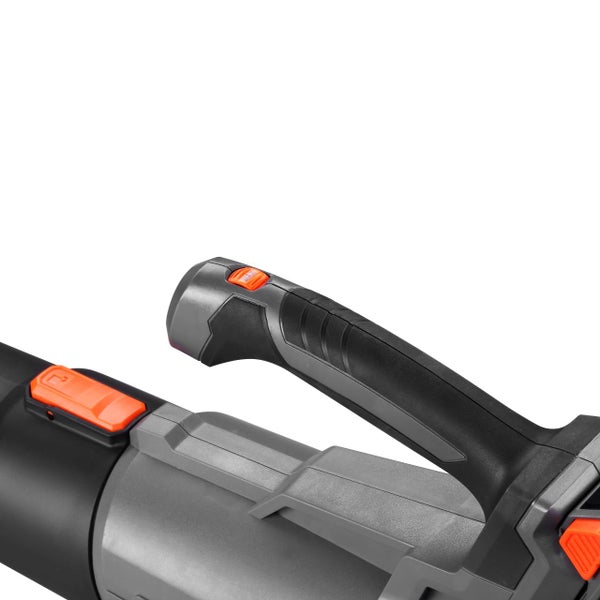 Detailansicht eines Akku Laubbläsers mit ergonomischem Griff und Bedienelementen.