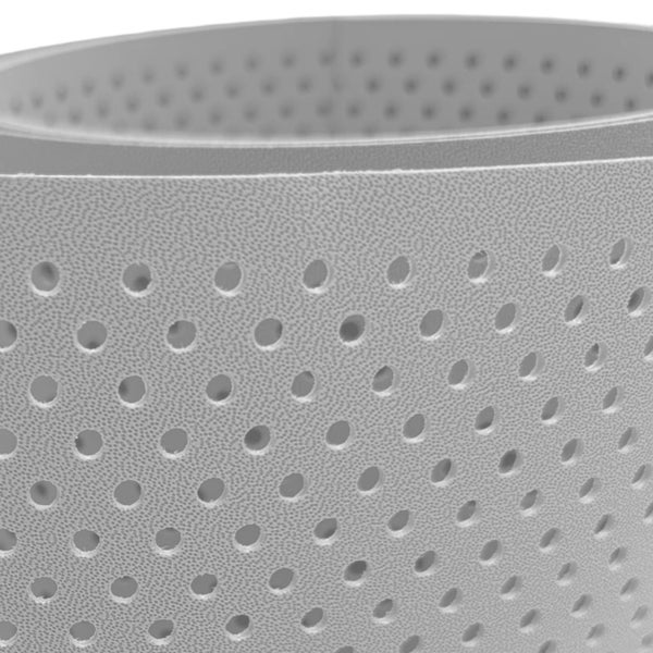 Nahaufnahme eines perforierten Rasenkantenbandes