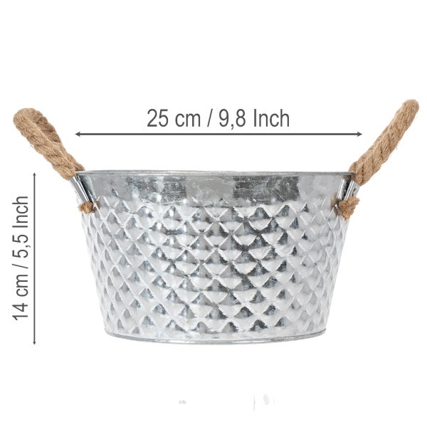 Zinkschale mit Rautenmuster und Seilgriffen, Durchmesser 25 Zentimeter, Höhe 14 Zentimeter.