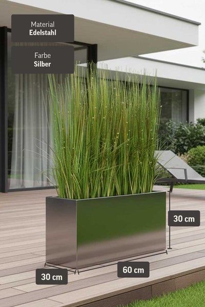 Pflanzkasten aus Edelstahl in Silber mit den Maßen 60 Zentimeter Länge, 30 Zentimeter Breite und 30 Zentimeter Höhe auf einer Terrasse.