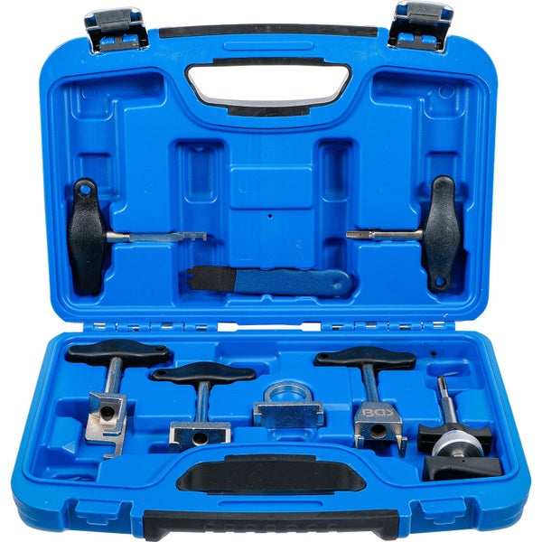 Werkzeugsatz für die Kfz-Reparatur im blauen Werkzeugkoffer