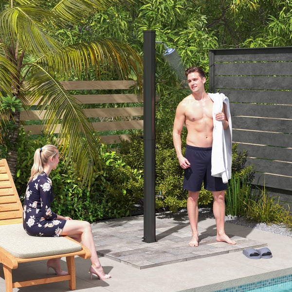 Outsunny Solardusche 35 Liter Solar Gartendusche mit Wasserhahn Duschkopf Handbrause seitliche Tablett, bis 55 °C, Aussendusche ohne Stromanschluss Pooldusche Campingdusche Regendusche warmes Wasser