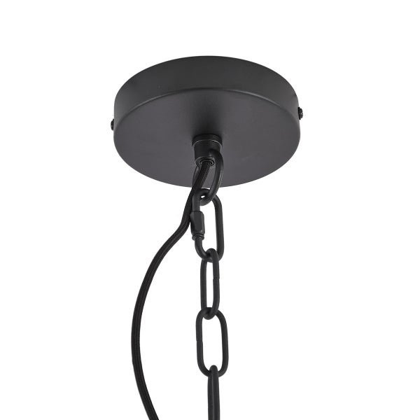 Deckenhalterung und Kette einer Pendelleuchte