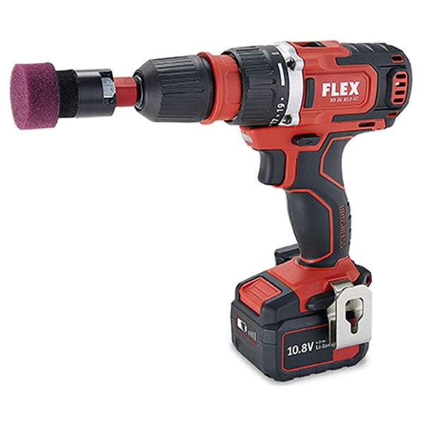 Flex Akku Bohrschrauber mit eingespanntem Schleifaufsatz und 10,8 Volt Lithium Ionen Akku