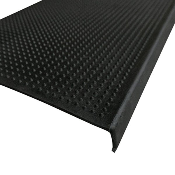 Schwarze Treppenkantenprofilmatte aus Gummi mit Noppenmuster