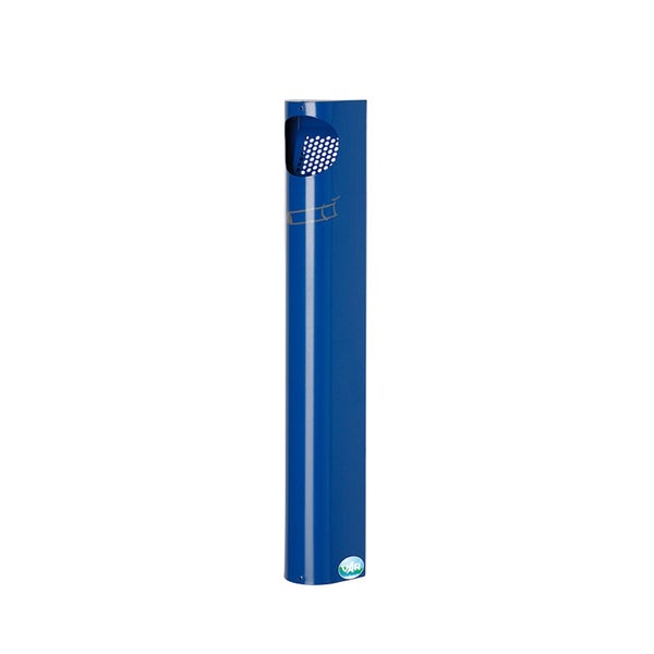 Blauer VAR Ascher aus Metall, schlanke Säulenform mit Einwurföffnung, Zigarettensymbol und VAR Logo.
