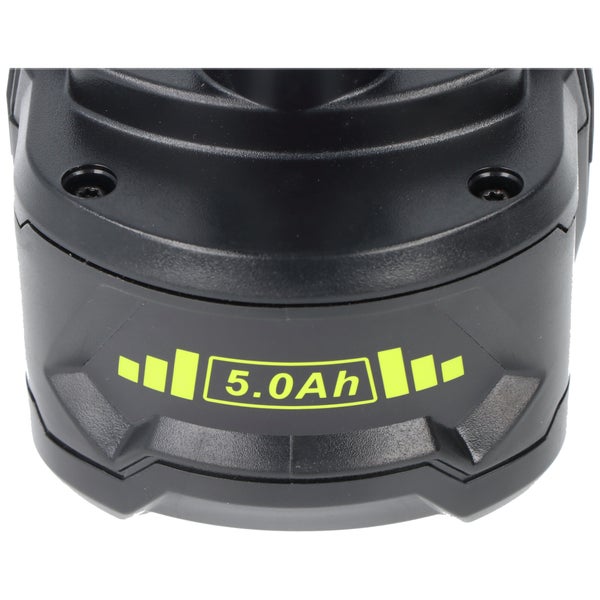 Nahaufnahme eines Werkzeugakkus mit der Kapazitätsangabe 5,0 Amperestunden.