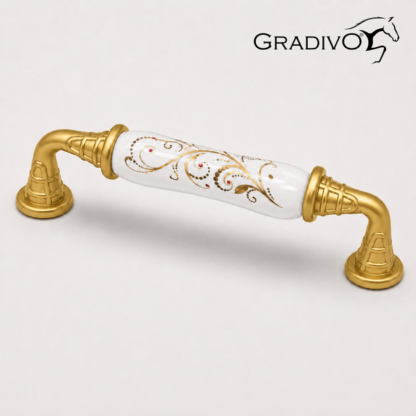Nostalgischer Möbelgriff aus goldfarbenem Metall mit weißem Keramikgriff und goldenem Blumenmuster. Gradivo Logo.