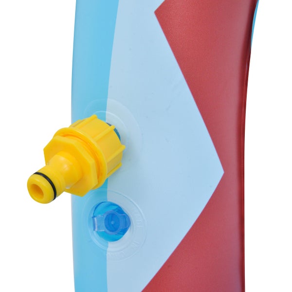 Anschlussventil mit Schlauchkupplung an einem aufblasbaren Wasserspielzeug