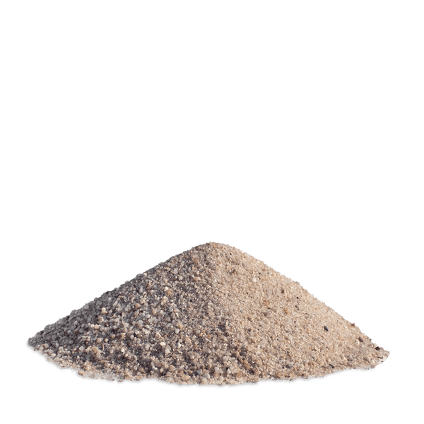 Ein kleiner Haufen feiner Sand oder Fugensand mit körniger Textur.