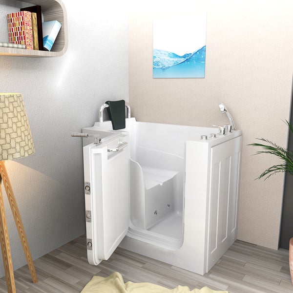 Barrierefreie Badewanne mit offener Tür in Badezimmerumgebung