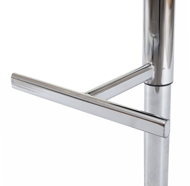 Detailaufnahme einer Fußstütze aus Metall