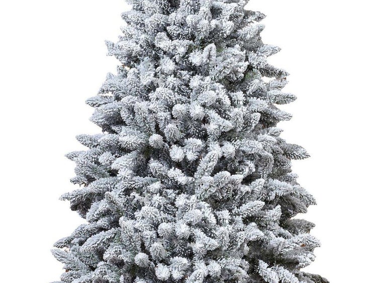 Künstlicher Weihnachtsbaum mit künstlicher Schnee-Beschichtung für eine winterliche Optik.