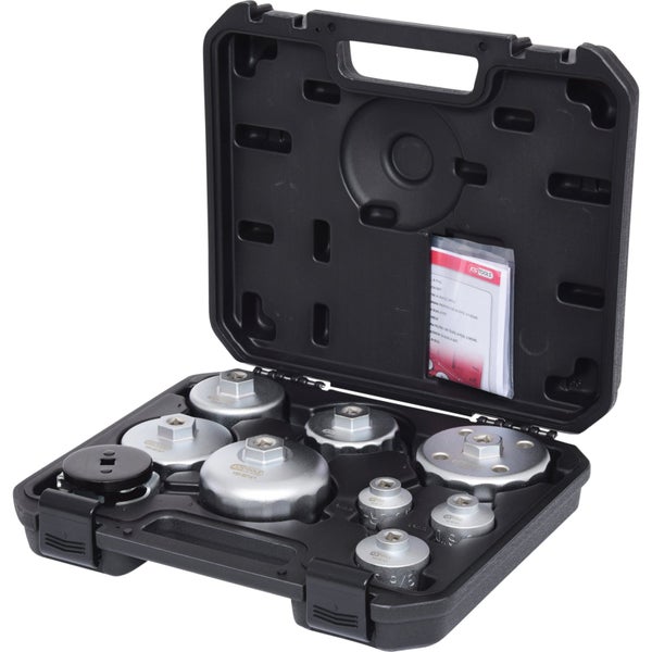 Bosch Ölfilter im Motorraum mit Schraubenschlüssel