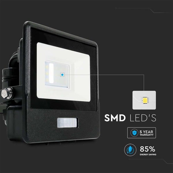 SMD LED-Strahler mit Bewegungsmelder und dem Hinweis auf eine fünfjährige Garantie sowie 85 Prozent Energieeinsparung.