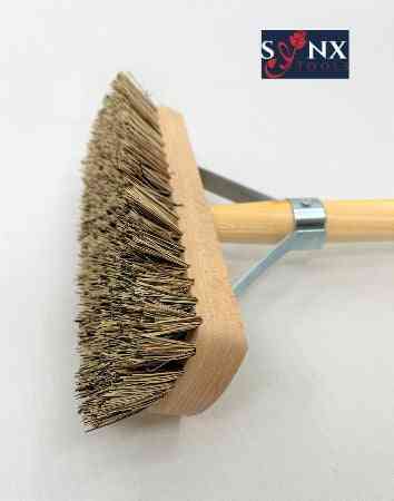 Drahtbürste mit Holzgriff