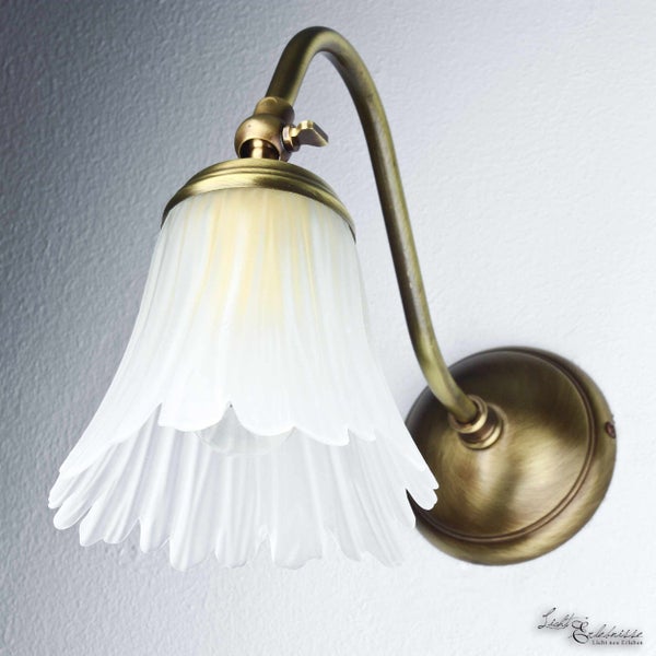 Wandleuchte mit Lampenschirm aus Glas