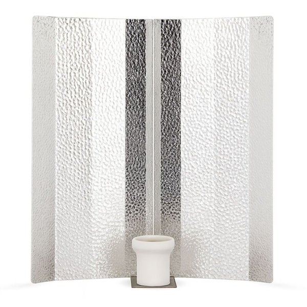 Dekorativer Sichtschutz aus Glas mit Dekor und Pflanzgefäß