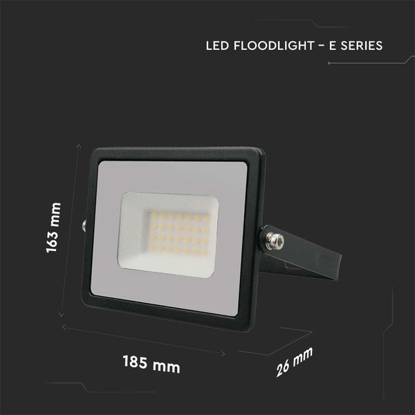 LED-Flutlicht der E-Serie mit den Maßen 163 mm x 185 mm x 26 mm