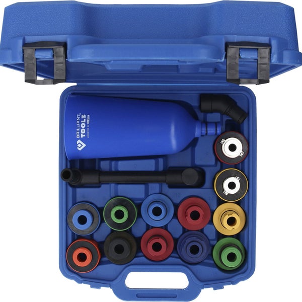 Druckluft-Schlagschrauber mit Nüssen im Werkzeugkoffer